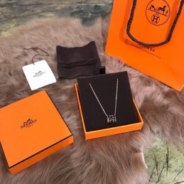 Replica Hermes black enamel H pendant necklace with polished chain