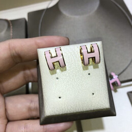 Replica Hermes pink H necklace and earrings set with optional earrings