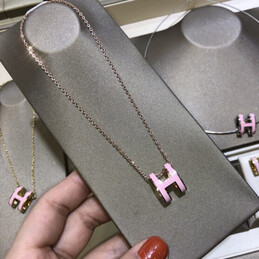 Replica Hermes pink H necklace and earrings set with optional earrings