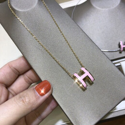 Replica Hermes pink H necklace and earrings set with optional earrings