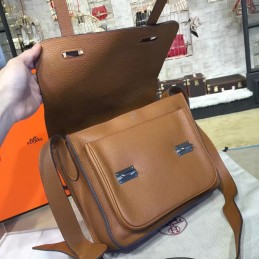 Replica Hermes Tan Leather Messenger Steve Caporal 28 Tan Leather Messenger Bag