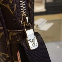 Replica Louis Vuitton Brown Monogram Black Trim Trotteur Beaubourg Messenger