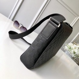Replica Louis Vuitton Black Damier District MM