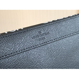 Replica Louis Vuitton Black Taiga Leather Discovery Pochette