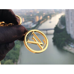 Replica Louis Vuitton Gold Round LV Logo Key Holder Charm