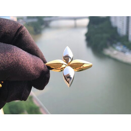 Replica Louis Vuitton Gold LV Initials Solid Flower Key Holder Charm