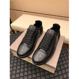 Replica Louis Vuitton Black Smooth Leather Low Top Sneakers