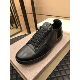 Replica Louis Vuitton Black Smooth Leather Low Top Sneakers