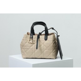 Replica Christian Dior...